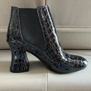 *NEW* Jeffrey Campbell Patent Embossed Slip-on Booties - Size 8 - Excellent